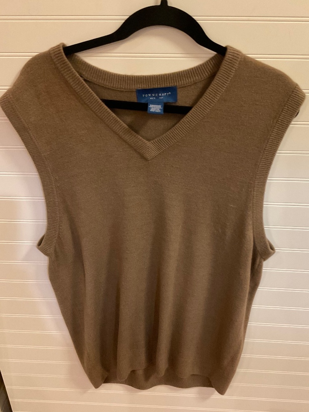 Vintage Towncraft Brown V Neck Men’s Sweater Vest Size: M. Pre Owned